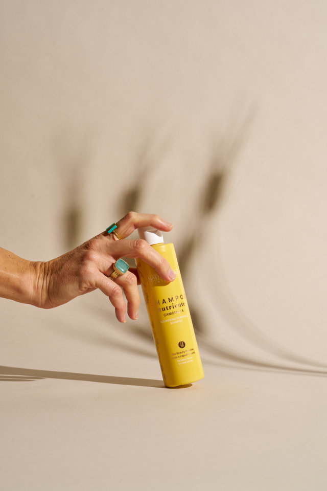 Shampoo Capelli Secchi alla Camomilla