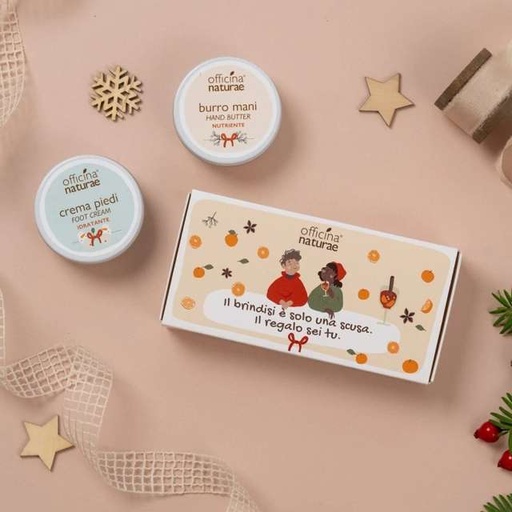 [8033148538595] Il Brindisi è Solo Una Scusa. Il Regalo Sei Tu - Gift Set Burro Mani e Crema Piedi Officina Naturae
